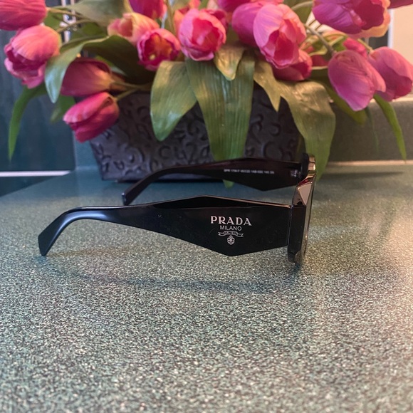 Black Rectangular Sunglasses - Picture 2 of 2